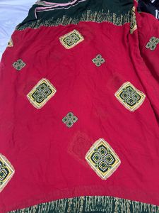 Red &amp; Green Bandhani Saree without blouse piece