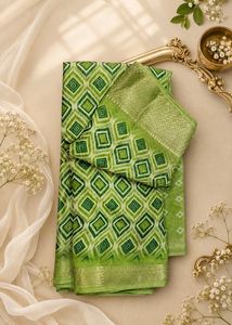 Elegant Green Geometric Print Saree