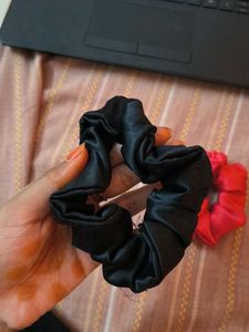Set of 2 Satin Scrunchies - Black &amp; Red