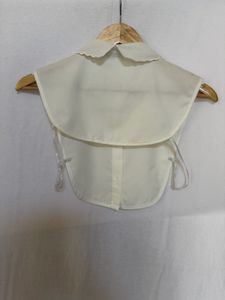 Detachable Collar with Lace Detail