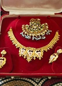 Exquisite Gold Necklace and Earring Set