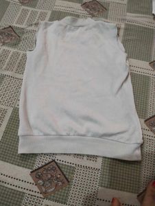 Basic White Sleeveless Crop