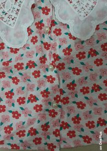 Cute Floral Print Top with Lace Collar