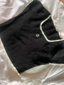 Sale !!Black &amp; White Trim Top