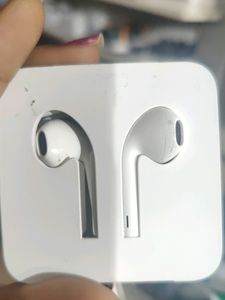 Apple   Earpods Headphone Plug . Good Condition.