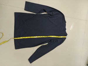 T shirt 8-9 yrs.
