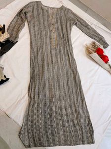 Elegant Striped Kurta with Delicate Neckline