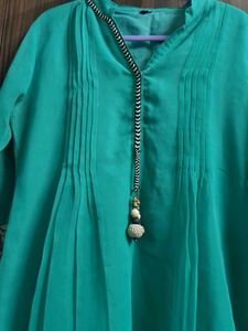 Elegant Teal Kurta with Pleated Neckline