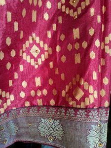 Stunning Ethnic Saree with unstitched blouse piece