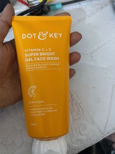 Dot & Key Vitamin C+E Face Wash