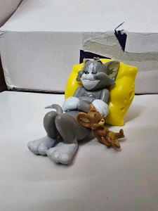 Tom n Jerry sleeping figure