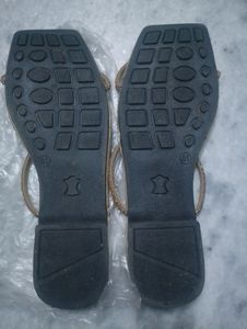 Black And Golden Filphlop Flat Slippers