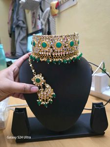 Stunning Green &amp; Gold Kundan Jewelry Set