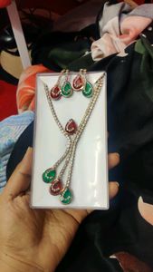 necklace set   used only 2 times unique design  necklace set