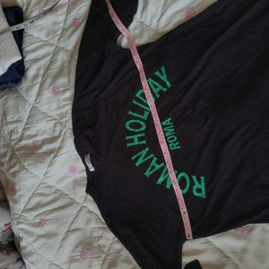 Black t-shirt 🤍