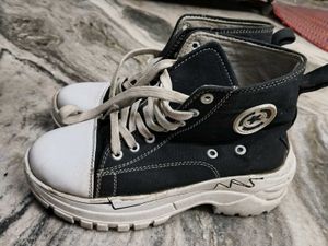 Light Weight Sneakers