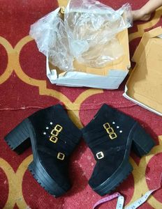 Chic Black Platform Boots