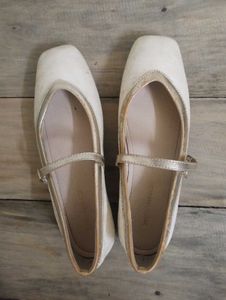 Chic White & Gold Mary Jane Flats