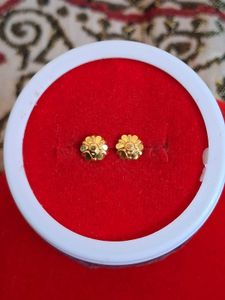 Beautiful Gold Flower Stud Earrings