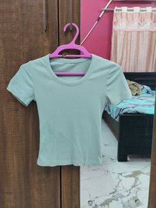 Women Ribbed Slim Fit Scoop-Neck T-Shirt