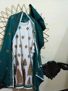 Elegant Pakistani Suit