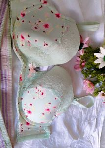 very beautiful lace detail lingerie set