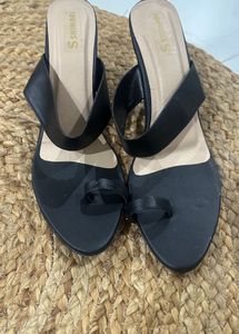 New Chic Black Toe-Ring Mules