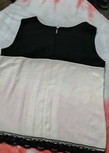 Women's Black &amp; White Lace Trim Tank Top