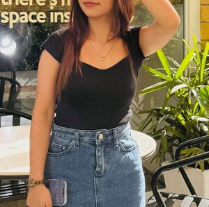 Black Square Neck Cap Sleeve Crop Top