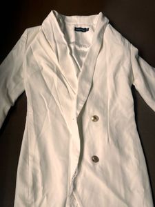 Chic White Double-Breasted Blazer