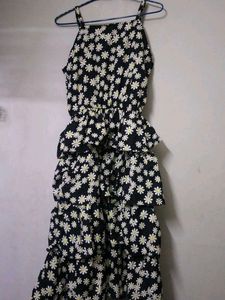 Floral Tiered Midi Dress.. Size: S-M