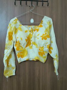 Chic Yellow Floral Crop Top