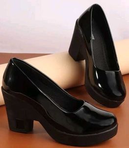 Chic Black Wedge Heels