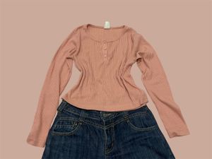 A coral tops