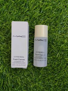 MAC Hyper Real Cleansing Oil