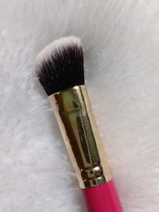 Too Faced Makeup Brush ( concealer ) 💕♥️