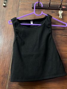 BLACK TANK TOP