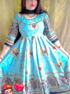 Free Hips Gown