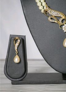 New Pearl and Stone Studded Necklace Set