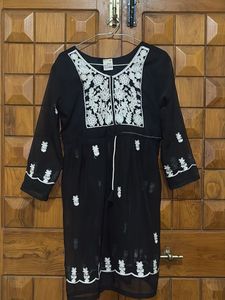 Elegant Black Embroidered Kurta
