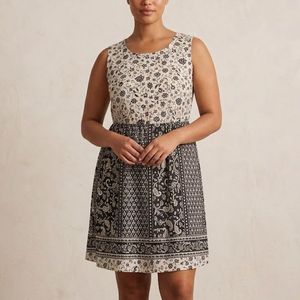 Stylish Black & White Floral Print Gown