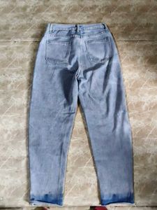 Light Wash Ripped Jeans