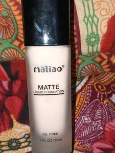 Matte liquid foundation