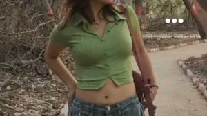 H&amp;M Vibrant Green Button-Up Top