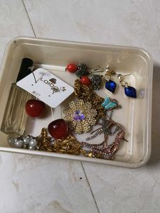 Assorted Women's Jewellery Lot
