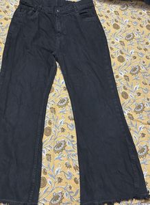 Edgy black flared jeans with side slits&amp;frayed hem