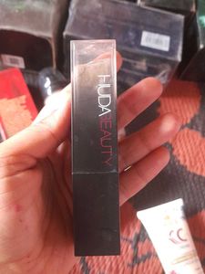 Huda Beauty Lipstick