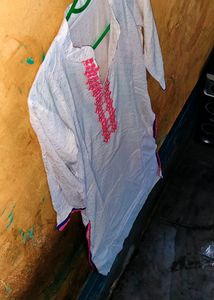 Pink and white kurta set with