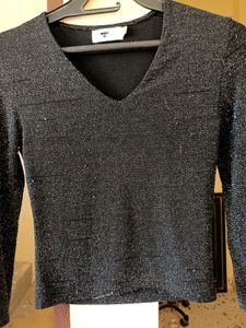 Sparkly V-Neck Long Sleeve Top