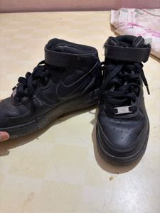 Nike Air Force 1 Mid Black Sneakers